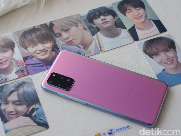 Unboxing Galaxy S20+ BTS Edition yang Siap Bikin Gemas Para ARMY