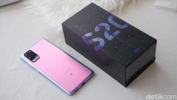 Galaxy S20+ BTS Edition hadir dengan RAM 8 GB dan ROM 12 GB. Foto: Adi Fida Rahman/detikINET