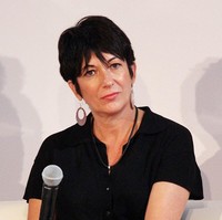 Jaksa penuntut menyebut Ghislaine berpotensi melarikan diri dari hukuman, sehingga meminta agar ditahan tanpa uang jaminan. Sang sosialita terancam hukuman maksimal 35 tahun penjara. Foto: Dok. AFP