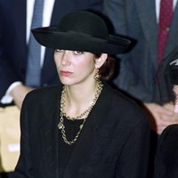 Meski keduanya telah putus, namun Ghislaine dan Jeffrey masih menjadi teman baik. Ghislaine lah yang mengenalkan Jeffrey ke orang-orang penting, termasuk Pangeran Andrew sampai Donald Trump.  Foto: Dok. AFP