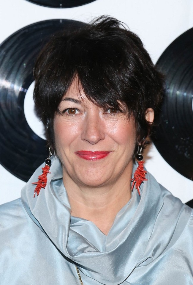 Sejak kematian Jeffrey, sang madam menghilang. Namun baru-baru ini ditemukan dan ditangkap di Bradford, New Hampshire, Amerika Serikat. Ghislaine Maxwell akan menghadapi persidangan di New York.  Foto: Dok. AFP
