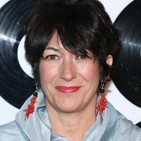 Sejak kematian Jeffrey, sang madam menghilang. Namun baru-baru ini ditemukan dan ditangkap di Bradford, New Hampshire, Amerika Serikat. Ghislaine Maxwell akan menghadapi persidangan di New York.  Foto: Dok. AFP