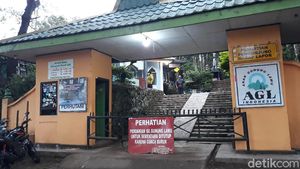 Evakuasi Jenazah Pendaki Diduga Ambarwati di Gunung Lawu Terkendala Cuaca