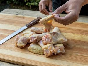 Doa dan Tata Cara Memotong Ayam yang Benar Sesuai Syariat