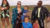 Kanye West mengumumkan pencalonan dirinya melalui Twitter. Ia akan menantang Donald Trump yang juga tengah berkampanye untuk pemilihan presiden Amerika Serikat (AS) tahun ini. Foto: Instagram kanyew.est