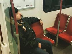 Kocak! 10 Foto Orang yang Kembar Sama Model Iklan di Subway