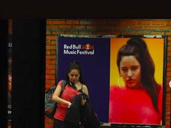 Kocak! 10 Foto Orang yang Kembar Sama Model Iklan di Subway