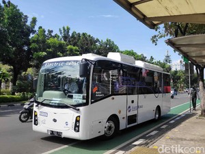 Tantangan Bus Listrik di Jalanan Jakarta