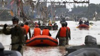 Sekitar 75 ribu orang diperintahkan mengungsi di wilayah Jepang bagian barat setelah terjadi hujan deras yang memicu banjir dan tanah longsor.