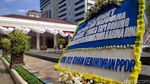 Ketika Kantor Anies Diserbu Karangan Bunga Tolak PPDB Batas Umur