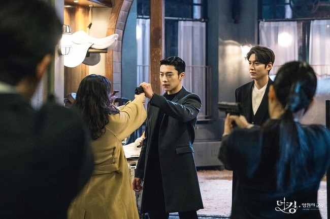 Sebelumnya, Woo Do Hwan pernah menyatakan kegembiraannya dipertemukan dengan Lee Min Ho yang merupakan senior dalam dunia akting. Tak disangkan jika hubungan mereka jadi dekat setelah bermain drama. Foto: Instagram