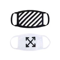 Masker berbahan katun dari Off-White menjadi salah satu yang paling jadi incaran. Dilengkapi dengan filter penyaring udara, masker dengan pilihan motif garis hitam-putih ini dijual seharga Rp 2,9 juta. Foto: Istimewa