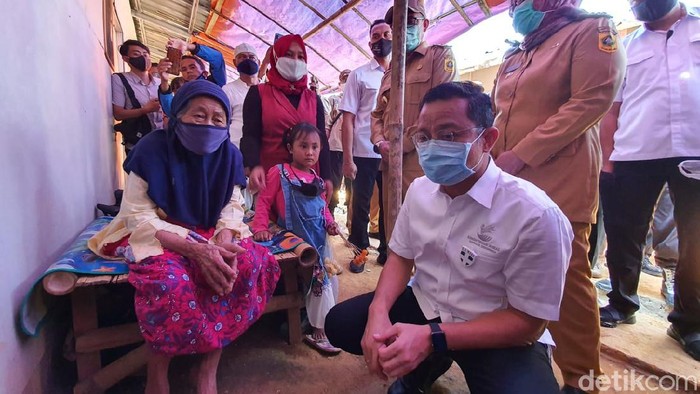 Mensos mulai menyalurkan bantuan uang dan huntara untuk korban longsor Bogor