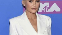 Kylie Jenner adalah anak bungsu dari Kardashian Jenner Klan, Kylie Jenner telah membuktikan bahwa dia jauh lebih dari sekadar reality TV. Pada 2019, ia menjadi miliarder termuda saat baru berusia 21 tahun dan telah meroket kekayaannya hanya dalam beberapa tahun. Foto: Dok. Istimewa.