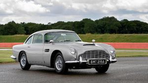Mobil James Bond Lengkap dengan Fiturnya seperti di Film Dijual