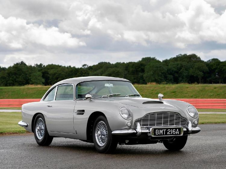 Mobil James Bond Lengkap dengan Fiturnya seperti di Film Dijual