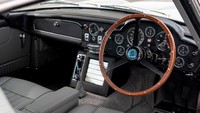 Di bagian kabin interior dibuat semirip mungkin dengan versi filmnya lengkap dengan tombol-tombol penggerak fiturnya. Foto: carbuzz