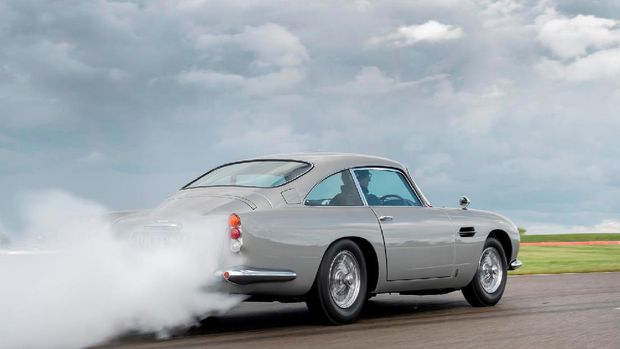 Aston Martin membuat 25 replika mobil James Bond untuk dijual