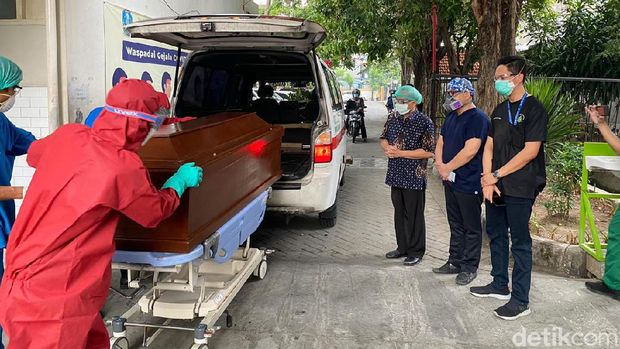 Momen Pelepasan Jenazah Dokter PPDS yang Terpapar COVID-19