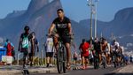 Minggu Pertama Buka Pembatasan, Warga Brasil Mantai Lagi