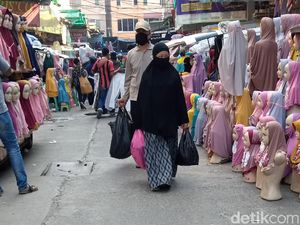 Masih Banyak Pedagang Pasar Pakai Kantong Plastik, PDIP DKI: Sosialisasi Lemah