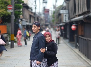 Cerita di Balik Foto Prewedding di Jepang Pakai Baju Adat Jawa yang Viral
