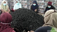 Pelibatan tenaga kerja dalam usaha briket arang ini, lebih memfokuskan pada warga lokal.