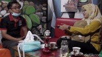 Ia bersyukur karena di tengah pandemi virus Corona, usahanya tidak berdampak.