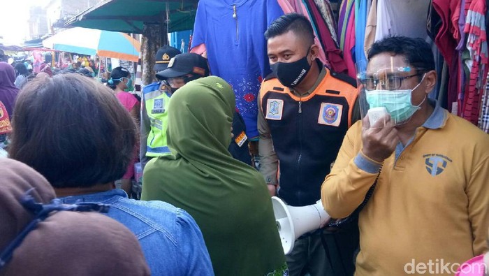 Razia serentak di pasar tradisional surabaya