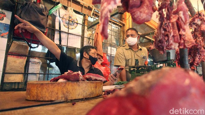 Ribuan ASN DKI Sidak Serentak di Pasar Tradisional, Ada Apa? Sejumlah Aparatur Sipil Negara DKI Jakarta diterjunkan ke seluruh Pasar Jaya di Jakarta, Senin (6/7). Hal itu dilakukan untuk memantau penerapan protokol kesehatan di pasar.