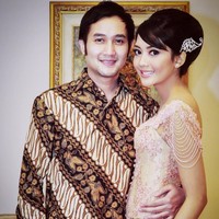 Dua tahun pacaran, Aldi Bragi yang telah dikaruniai seorang putri dari pernikahan sebelumnya lantas memutuskan melamar Ririn Dwi Ariyanti.  (Foto: Instagram)