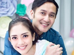 Ririn Dwi Ariyanti diketahui sempat menikah dengan Aldi Bragi yang usianya beda 15 tahun. Sebelum menikahi Ririn, Aldi diketahui sudah pernah menikah dengan pedangdut Ikke Nurjanah. Sayangnya rumah tangga Aldi dengan Ririn juga berakhir dengan perceraian. Foto: Instagram Ririn Dwi Ariyanti