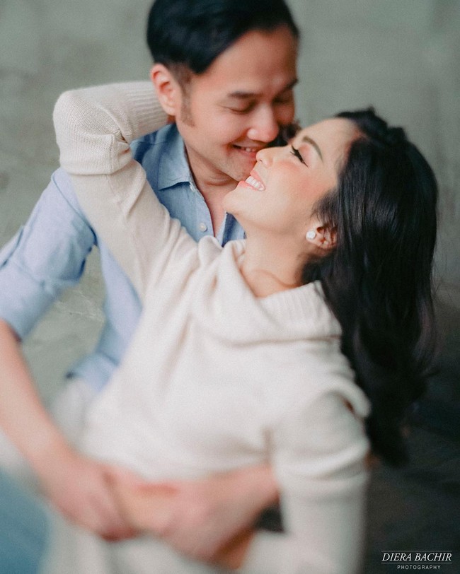 Kemesraan Ririn Dwi Ariyanti dan Aldi Bragi kini tinggal kenangan. Menurut  Humas Pengadilan Agama Jakarta Selatan Taslimah, Aldi mengajukan cerai pada tanggal 31 Agustus 2021 di Pengadilan Agama Jakarta Selatan. Pendaftarannya tanggal 30 Agustus 2021 sedangkan sidang perdananya 16 September 2021. Dengan nomor 2971.Pdtg2021/Pa.js agenda persidangannya nanti tanggal 16 September 2021, kata Taslimah di kantornya, Kawasan Ragunan, Jakarta Selatan, pada Selasa, (31/8/2021). (Foto: Instagram)