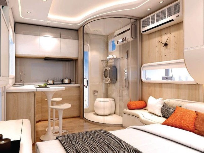 Walaupun tidak terlalu luas, tetapi rumah kapsul ini memiliki ruang keluarga, dapur, kamar mandi, dan meja makan mini. Cukup lengkap untuk dijadikan sebuah rumah keluarga. Foto: dok. Nestron