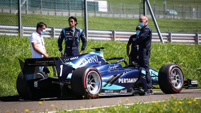Sean Gelael Sean Gelael gagal finis di race 2 F2 Austria, Minggu (6/7/2020) karena masalah mesin