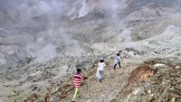 Gunung Papandayan memiliki ketinggian 2.665 mdpl dan berada di Garut, Jawa Barat.  (Foto: Nasrullah/dtravelers)