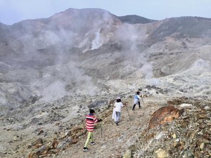 Serunya Mendaki Gunung Papandayan