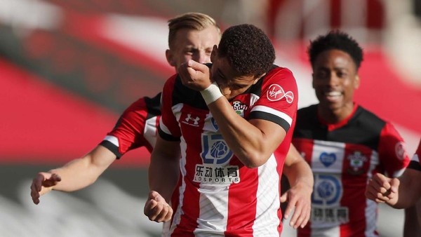 Southampton Permalukan Manchester City