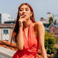 Stephanie yang debut dalam grup CSJH The Grace dilaporkan bertemu Brady sejak 2012. Ketika itu, Stephanie tergabung dalam sebuah kelompok balet di Los Angeles. Diberitakan jika keduanya menjadi teman dekat selama delapan tahun sebelum akhirnya berkencan awal tahun ini. Foto: Instagram @stephanie_kim