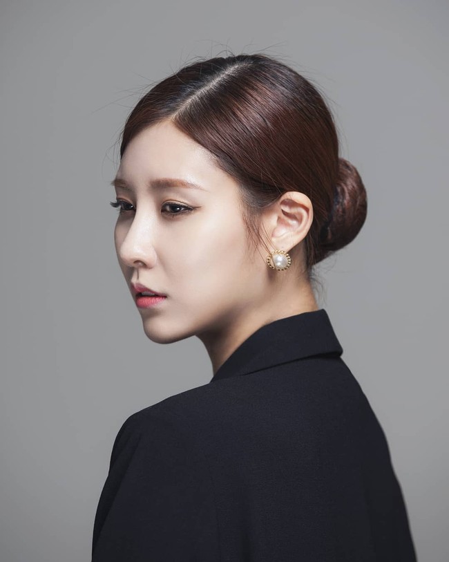 Dalam pernyataannya, Stephanie meminta maaf karena terlambat memberitahu berita tersebut sebab ia tidak punya agensi dan harus memastikan terlebih dahulu pada pacarnya mengenai pengumuman hubungan mereka. Ia membenarkan ia kabar itu dan berbicara mengenai pemberitaan di Korea yang menurutnya berlebihan. Foto: Instagram @stephanie_kim