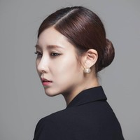 Dalam pernyataannya, Stephanie meminta maaf karena terlambat memberitahu berita tersebut sebab ia tidak punya agensi dan harus memastikan terlebih dahulu pada pacarnya mengenai pengumuman hubungan mereka. Ia membenarkan ia kabar itu dan berbicara mengenai pemberitaan di Korea yang menurutnya berlebihan. Foto: Instagram @stephanie_kim