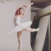 Setelah berita ini tersebar, wanita yang juga pemain musikal asal Amerika tersebut langsung meresponnya. Di Instagram, Stephanie pun menjelaskan mengenai hubungannya dengan Brady. Foto: Instagram @stephanie_kim