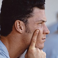 Sempat masuk SM Entertainment dan bergabung dalam CSJH The Grace di 2015, Stephanie kini berkarier solo sebagai balerina dan aktris musikal. Ia pun meninggalkan SM pada 2016. Sedangkan Brady Anderson pernah bermain di liga-liga besar, seperti Boston Red Sox, Baltimore Orioles, dan Cleveland Indians. Foto: Getty Images