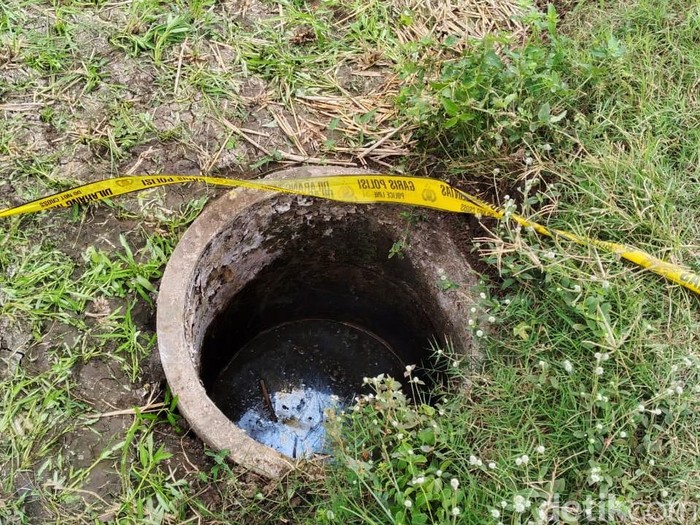Sesosok mayat perempuan bercelana pendek ditemukan petani di dalam sumur di Kulon Progo, DIY. Lokasi sumur berada di areal persawahan.