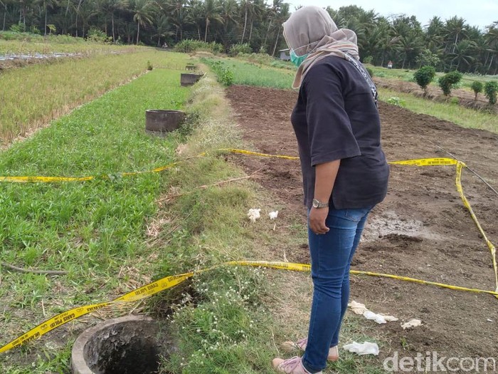 Sumur TKP penemuan mayat perempuan bercelana pendek di Kulon Progo, Senin (6/7/2020).