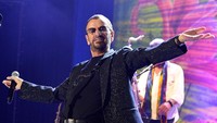Ringo Starr yang selama ini dikenal sebagai drummer band legendaris, The Beatles, juga disebut pernah menyimpan kekayaannya di kawasan British Virgin Island dan Panama. Foto: Getty Images/Bradley Kanaris