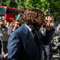 Dalam artikel tersebut, Johnny Depp disebut sebagai pemukul istri berdasarkan pernyataan Amber Heard. Ia pun membantah pernyataan tersebut. (Foto: Getty Images/Chris J Ratcliffe)