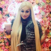 Barbara punya penampilan bak Barbie dengan makeup tebal dan ukuran dada yang cukup ekstrem. Penampilan seksi Barbara didapatnya dari berbagai prosedur kecantikan hingga melakukan implan payudara. Sejak remaja, Barbara telah melakukan implan payudara. Dari dadanya 34B, kini menjadi 34F.  Foto: dok. Instagram