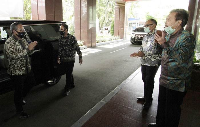Pemerintah menunjuk PT Jamkrindo dan PT Askrindo bersama bank penyalur kredit untuk menstimulus menggerakkan ekonomi Indonesia yang terdampak COVID-19.