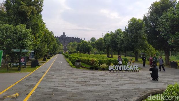 Turis Sudah Bisa Nikmati Candi Borobudur Lebih Dekat